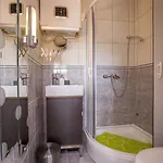 Ava Apartmani